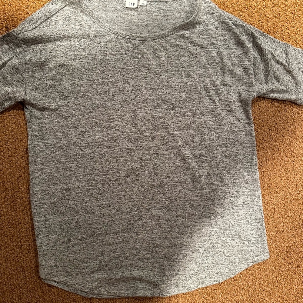GAP Women’s Short Sleeve Gray Sweater Size Small